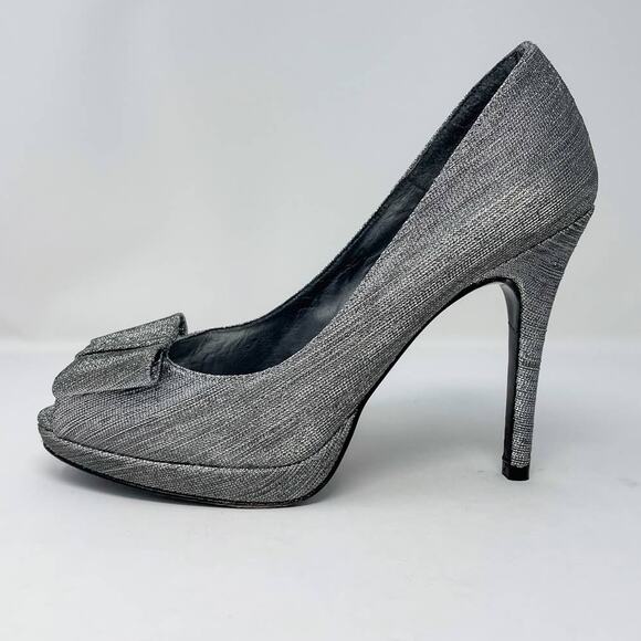 Stuart Weitzman silver pewter Bowright peep toe bow platform pumps size 8 - Picture 8 of 16